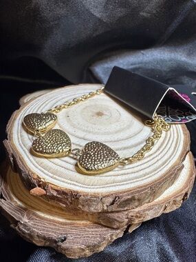 paparazzi Gold Heart Link Bracelet with Textured Hearts